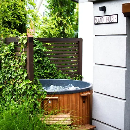 Scandi House - Dom Z Jacuzzi Holiday home *
